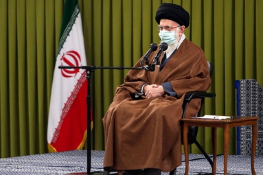 دیدار جمعی از دانشجویان و نمایندگان تشکل‌های دانشجویی با مقام معظم رهبری در حسینیه امام خمینی (ره)