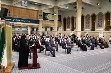 دیدار جمعی از دانشجویان و نمایندگان تشکل‌های دانشجویی با مقام معظم رهبری در حسینیه امام خمینی (ره)