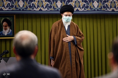 دیدار جمعی از دانشجویان و نمایندگان تشکل‌های دانشجویی با مقام معظم رهبری در حسینیه امام خمینی (ره)