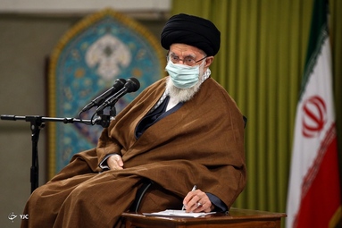 دیدار جمعی از دانشجویان و نمایندگان تشکل‌های دانشجویی با مقام معظم رهبری در حسینیه امام خمینی (ره)