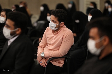 دیدار جمعی از دانشجویان و نمایندگان تشکل‌های دانشجویی با مقام معظم رهبری در حسینیه امام خمینی (ره)