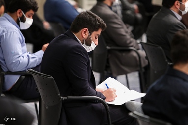 دیدار جمعی از دانشجویان و نمایندگان تشکل‌های دانشجویی با مقام معظم رهبری در حسینیه امام خمینی (ره)