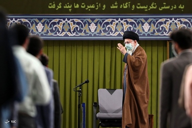 دیدار جمعی از دانشجویان و نمایندگان تشکل‌های دانشجویی با مقام معظم رهبری در حسینیه امام خمینی (ره)