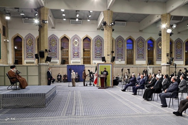 دیدار جمعی از دانشجویان و نمایندگان تشکل‌های دانشجویی با مقام معظم رهبری در حسینیه امام خمینی (ره)