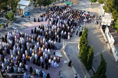 اقامه نماز عید سعید فطر - امامزاده پنج تن (ع) لویزان