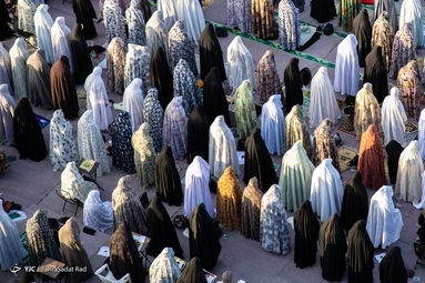 اقامه نماز عید سعید فطر - امامزاده پنج تن (ع) لویزان