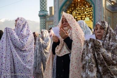 اقامه نماز عید سعید فطر - امامزاده پنج تن (ع) لویزان