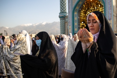 اقامه نماز عید سعید فطر - امامزاده پنج تن (ع) لویزان