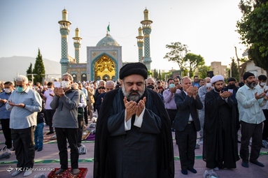 اقامه نماز عید سعید فطر - امامزاده پنج تن (ع) لویزان