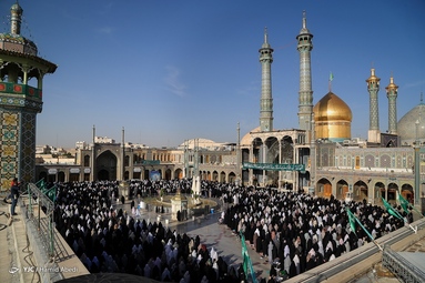اقامه نماز عید سعید فطر - حرم‌ حضرت معصومه (س)