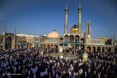 اقامه نماز عید سعید فطر - حرم‌ حضرت معصومه (س)