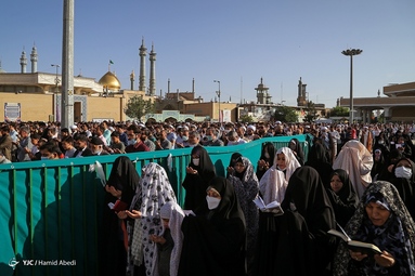 اقامه نماز عید سعید فطر - حرم‌ حضرت معصومه (س)