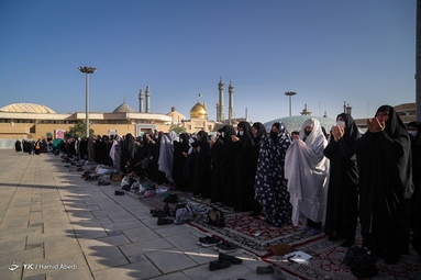اقامه نماز عید سعید فطر - حرم‌ حضرت معصومه (س)