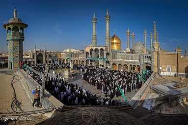 اقامه نماز عید سعید فطر - حرم‌ حضرت معصومه (س)