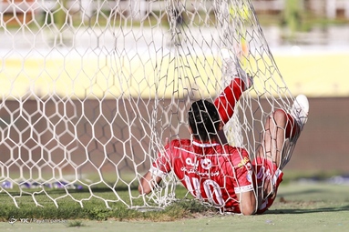 لیگ برتر فوتبال/ ذوب آهن ۱ - پرسپولیس ۱