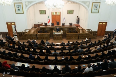 دیدار جمعی از معلمان و فرهنگیان با رئیس مجلس شورای اسلامی