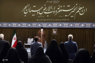 دیدار جمعی از معلمان با رهبر انقلاب