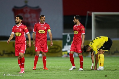 لیگ برتر فوتبال/ پرسپولیس ۱ - سپاهان ۲