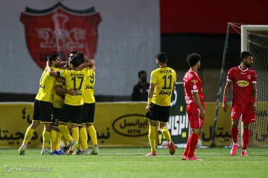 لیگ برتر فوتبال/ پرسپولیس ۱ - سپاهان ۲