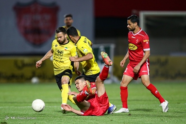 لیگ برتر فوتبال/ پرسپولیس ۱ - سپاهان ۲
