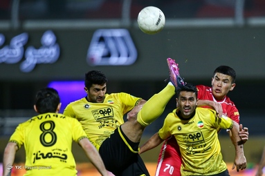 لیگ برتر فوتبال/ پرسپولیس ۱ - سپاهان ۲