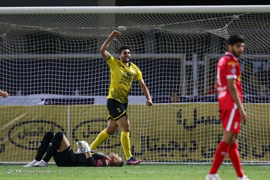 لیگ برتر فوتبال/ پرسپولیس ۱ - سپاهان ۲