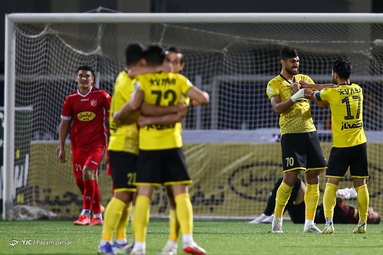 لیگ برتر فوتبال/ پرسپولیس ۱ - سپاهان ۲