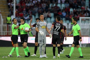 لیگ برتر فوتبال/ تراکتور ۰ - پرسپولیس ۰