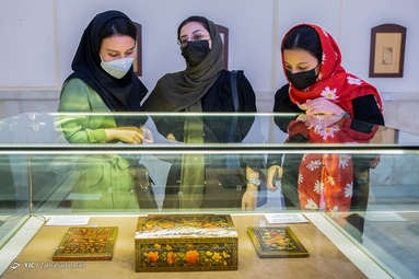 بازدید گردشگران از کاخ گلستان