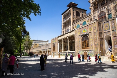 بازدید گردشگران از کاخ گلستان
