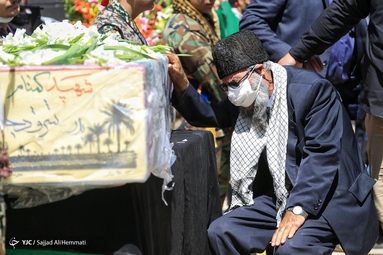 مراسم تشییع و تدفین دو شهید گمنام دانش آموز دفاع مقدس - اردوگاه دانش آموزی شهید باهنر
