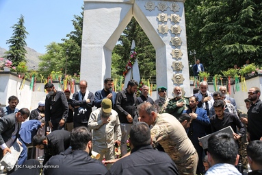 مراسم تشییع و تدفین دو شهید گمنام دانش آموز دفاع مقدس - اردوگاه دانش آموزی شهید باهنر