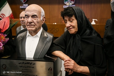 مراسم رونمایی از سردیس چهره‌های ماندگار ورزش ایران