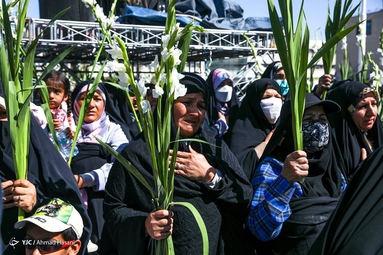 مراسم گلباران حرم مطهر امام رضا (ع) در سالروز ولادت حضرت معصومه(س) و آغاز دهه کرامت