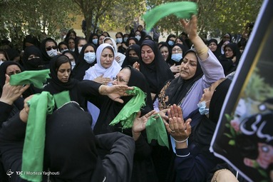 تشییع پیکر دو برادر جانباخته حادثه متروپل