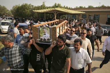 تشییع پیکر دو برادر جانباخته حادثه متروپل