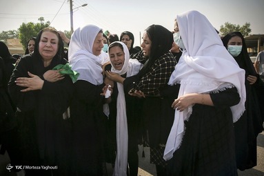 تشییع پیکر دو برادر جانباخته حادثه متروپل