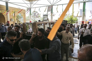 تشییع پیکر دو برادر جانباخته حادثه متروپل