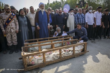 تشییع پیکر دو برادر جانباخته حادثه متروپل