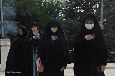 اهتزاز بزرگترین پرچم سبز حرم رضوی - تهران
