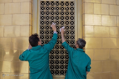 شستشوی گنبد مطهر رضوی در آستانه ولادت امام رضا (ع)