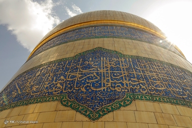 شستشوی گنبد مطهر رضوی در آستانه ولادت امام رضا (ع)