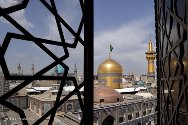 شستشوی گنبد مطهر رضوی در آستانه ولادت امام رضا (ع)