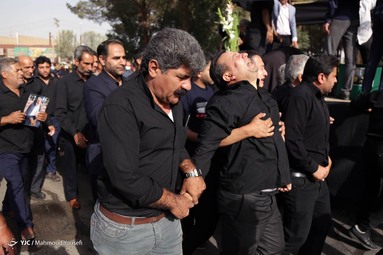 تشییع پیکر جان باختگان قطار مسافری مشهد - یزد