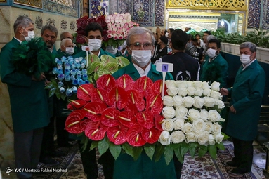 گل آرایی ضریح مطهر رضوی به مناسبت دهه کرامت