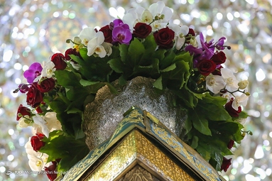 گل آرایی ضریح مطهر رضوی به مناسبت دهه کرامت