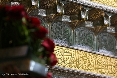 گل آرایی ضریح مطهر رضوی به مناسبت دهه کرامت