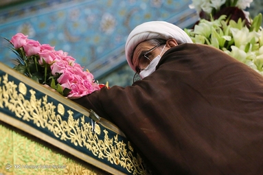 گل آرایی ضریح مطهر رضوی به مناسبت دهه کرامت