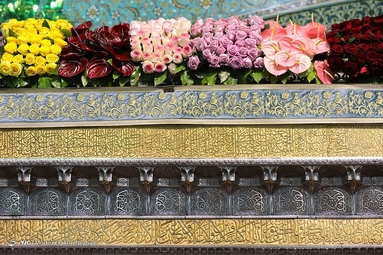 گل آرایی ضریح مطهر رضوی به مناسبت دهه کرامت
