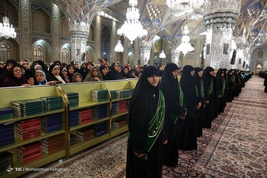 مراسم تعویض پرچم گنبد حرم مطهر رضوی